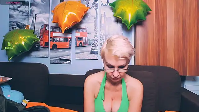 Snapshot of HelgaHimmell chatting on November 12, 2025, 10:30 pm HelgaHimmell online show from November 12, 2025, 10:30 pm