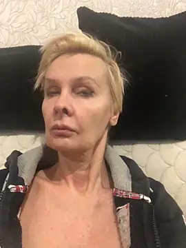 Snapshot of HelgaHimmell chatting on November 18, 2025, 8:02 pm HelgaHimmell online show from November 18, 2025, 8:02 pm