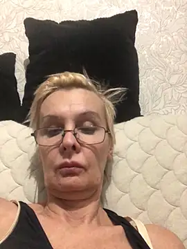 Snapshot of HelgaHimmell chatting on November 19, 2025, 9:04 pm HelgaHimmell online show from November 19, 2025, 9:04 pm