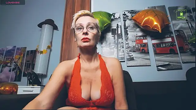 Snapshot of HelgaHimmell chatting on November 28, 2025, 12:30 pm HelgaHimmell online show from November 28, 2025, 12:30 pm