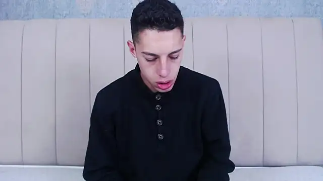 Snapshot of thiago19s chatting on February 14, 2025, 7:33 pm thiago19s online show from February 14, 2025, 7:33 pm