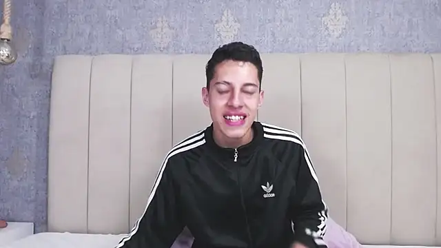 Snapshot of thiago19s chatting on March 11, 2025, 12:44 am thiago19s online show from March 11, 2025, 12:44 am