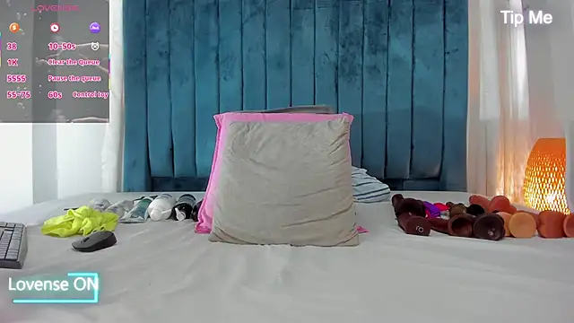 blondehorny69 online show from October 9, 2025, 7:34 pm