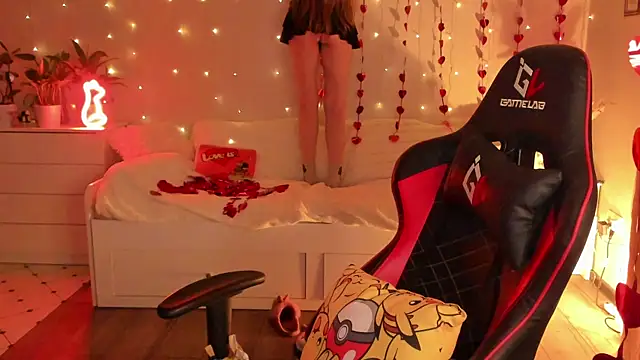 Snapshot of desperatehousewife__ chatting on February 17, 2025, 12:21 am desperatehousewife online show from February 17, 2025, 12:21 am