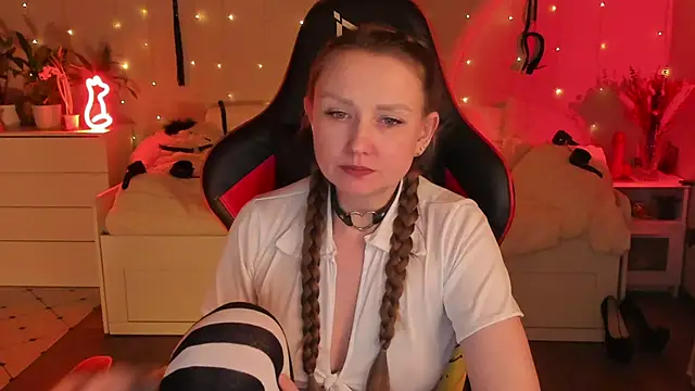 Snapshot of desperatehousewife__ chatting on March 8, 2025, 3:28 am desperatehousewife online show from March 8, 2025, 3:28 am