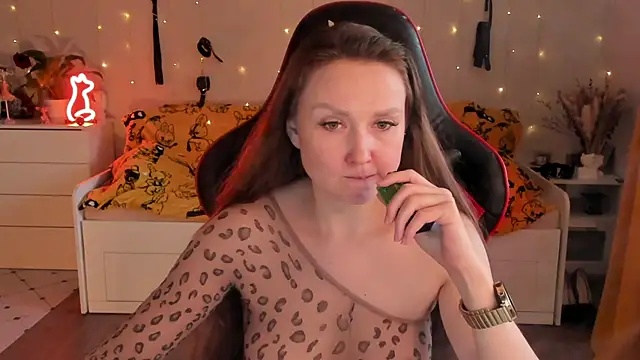 Snapshot of desperatehousewife__ chatting on September 14, 2025, 2:38 pm desperatehousewife online show from September 14, 2025, 2:38 pm