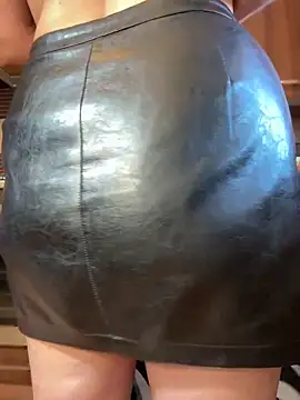 Hotmomcheckk  online show from February 23, 2025, 12:27 pm