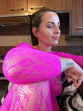 Hotmomcheckk  online show from March 5, 2025, 1:28 pm