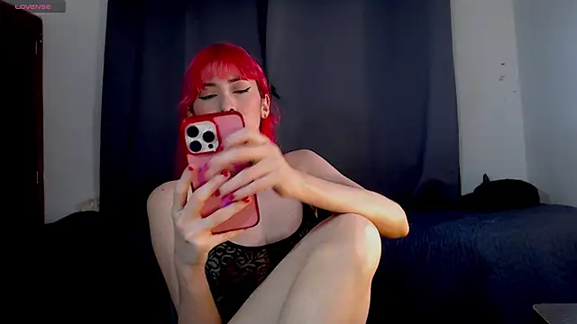 Snapshot of lanaturner_ chatting on December 5, 2024, 11:40 pm lanaturner online show from December 5, 2024, 11:40 pm