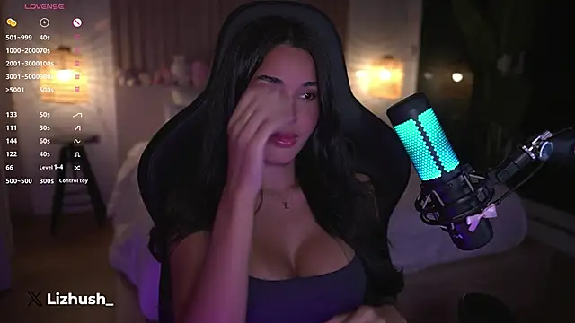 Snapshot of Lizhush_ chatting on February 18, 2025, 4:37 pm Lizhush  online show from February 18, 2025, 4:37 pm