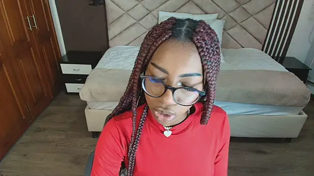 Snapshot of Raquel_jones chatting on February 11, 2025, 12:58 pm Raquel jones online show from February 11, 2025, 12:58 pm