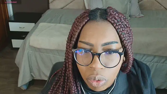 Snapshot of Raquel_jones chatting on February 21, 2025, 11:44 am Raquel jones online show from February 21, 2025, 11:44 am