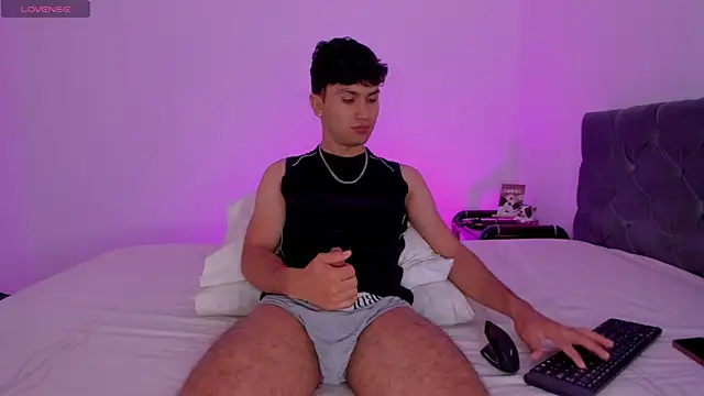 Snapshot of Valerio_James7 chatting on February 14, 2025, 12:57 pm Valerio James7 online show from February 14, 2025, 12:57 pm