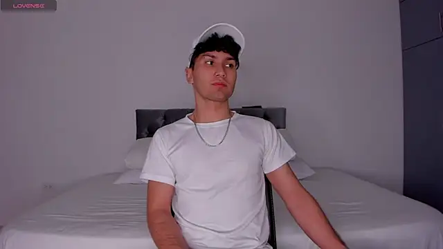 Snapshot of Valerio_James7 chatting on March 12, 2025, 3:46 am Valerio James7 online show from March 12, 2025, 3:46 am