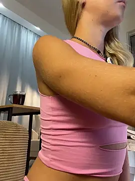 teasecake online show from September 27, 2025, 1:32 am