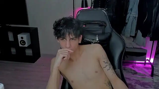 Snapshot of MarkBrowniii chatting on February 16, 2025, 8:11 pm MarkBrowniii online show from February 16, 2025, 8:11 pm