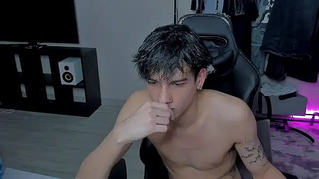 Snapshot of MarkBrowniii chatting on March 19, 2025, 12:59 am MarkBrowniii online show from March 19, 2025, 12:59 am