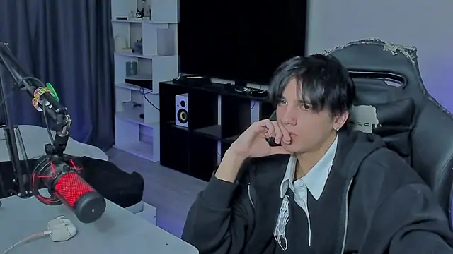 Snapshot of MarkBrowniii chatting on October 6, 2025, 12:41 am MarkBrowniii online show from October 6, 2025, 12:41 am