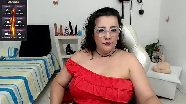 mom hot   online show from November 9, 2025, 6:17 pm