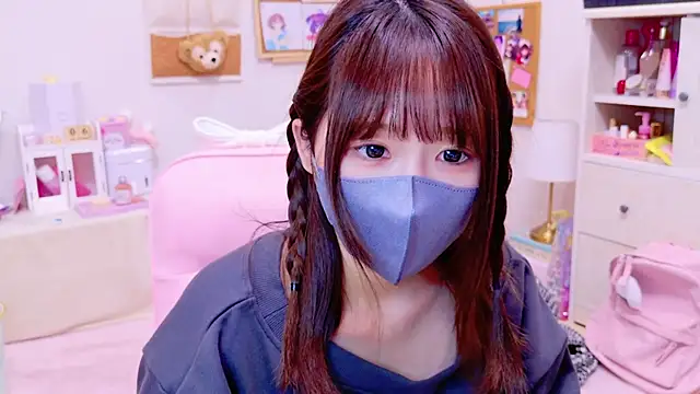 Snapshot of Yui-Ch chatting on December 6, 2024, 1:11 pm Yui-Ch online show from December 6, 2024, 1:11 pm