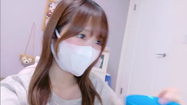 Snapshot of Yui-Ch chatting on November 10, 2025, 1:21 pm Yui-Ch online show from November 10, 2025, 1:21 pm