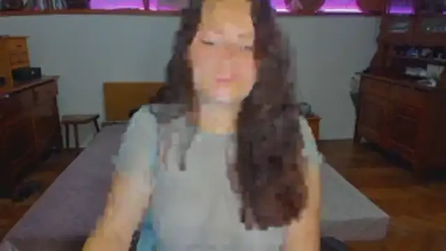 SoftlyShine online show from December 18, 2025, 6:47 pm