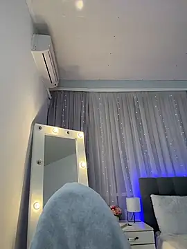 Milkissss online show from November 23, 2025, 8:19 pm