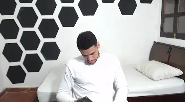 Jhors  Collens online show from January 27, 2025, 4:41 am