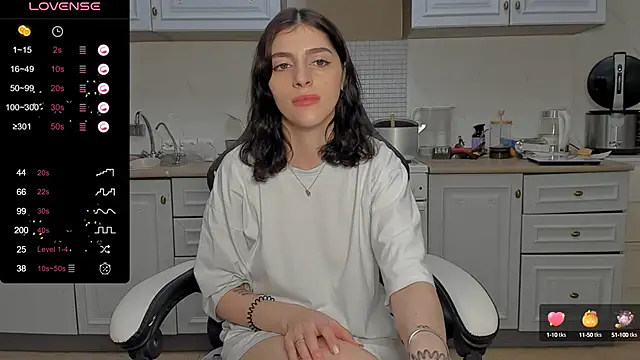 broosnica1 online show from January 11, 2025, 1:11 pm