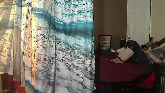 Snapshot of Ireallysquirt chatting on January 27, 2025, 6:41 am Ireallysquirt online show from January 27, 2025, 6:41 am