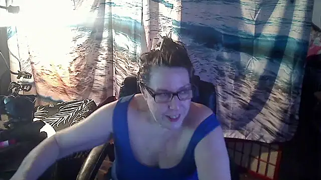 Snapshot of Ireallysquirt chatting on February 7, 2025, 3:23 am Ireallysquirt online show from February 7, 2025, 3:23 am