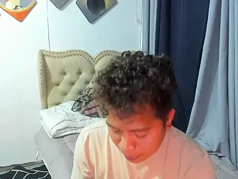 asian sweetboy online show from November 24, 2025, 5:18 am