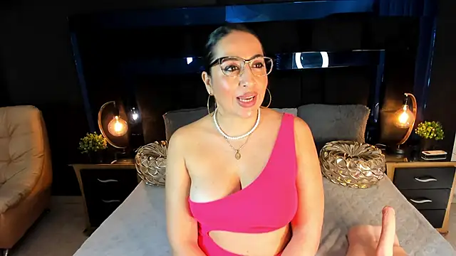 Snapshot of MayraVegas chatting on December 15, 2024, 4:59 pm MayraVegas online show from December 15, 2024, 4:59 pm
