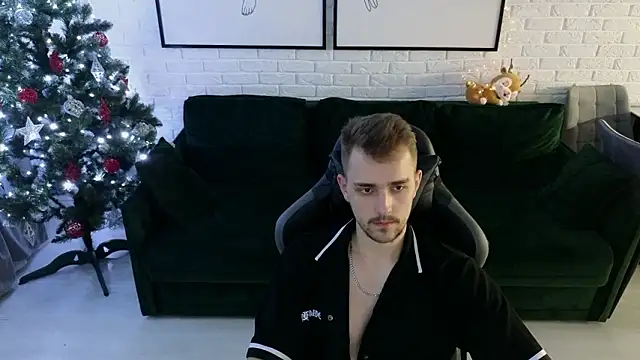 Snapshot of Larstar01 chatting on December 6, 2024, 1:29 am Larstar01 online show from December 6, 2024, 1:29 am