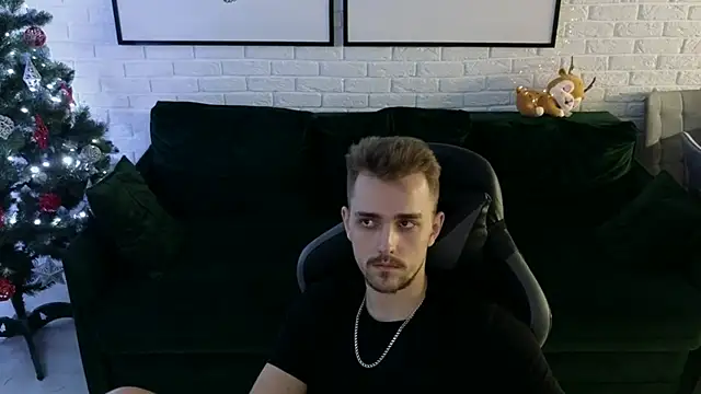 Snapshot of Larstar01 chatting on December 8, 2024, 4:25 am Larstar01 online show from December 8, 2024, 4:25 am