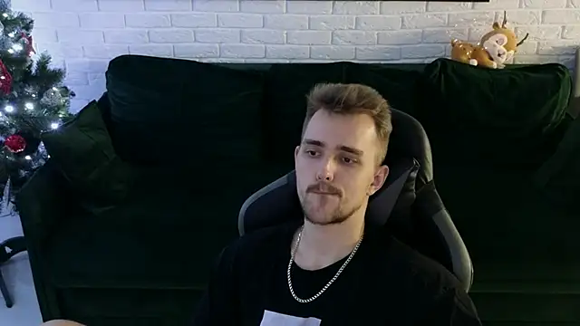 Snapshot of Larstar01 chatting on December 11, 2024, 5:00 am Larstar01 online show from December 11, 2024, 5:00 am