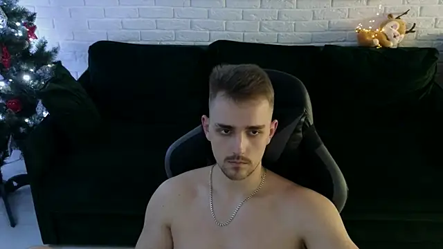 Snapshot of Larstar01 chatting on December 18, 2024, 4:42 am Larstar01 online show from December 18, 2024, 4:42 am