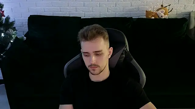 Snapshot of Larstar01 chatting on December 21, 2024, 4:30 am Larstar01 online show from December 21, 2024, 4:30 am