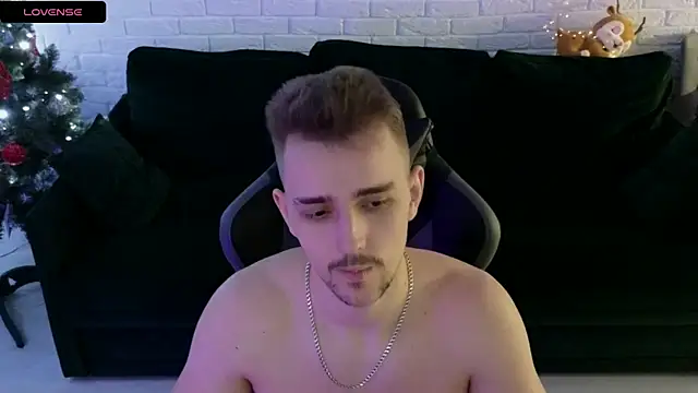 Snapshot of Larstar01 chatting on January 7, 2025, 6:16 am Larstar01 online show from January 7, 2025, 6:16 am