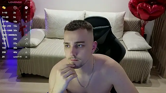 Snapshot of Larstar01 chatting on October 28, 2025, 10:23 pm Larstar01 online show from October 28, 2025, 10:23 pm