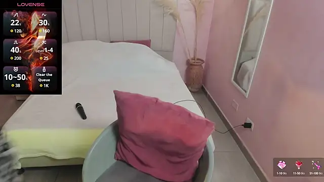 tiffani  love online show from January 18, 2025, 12:57 pm