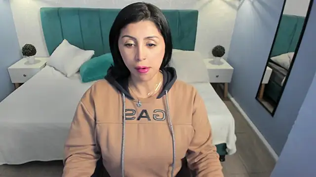 tiffani  love online show from February 24, 2025, 12:16 pm