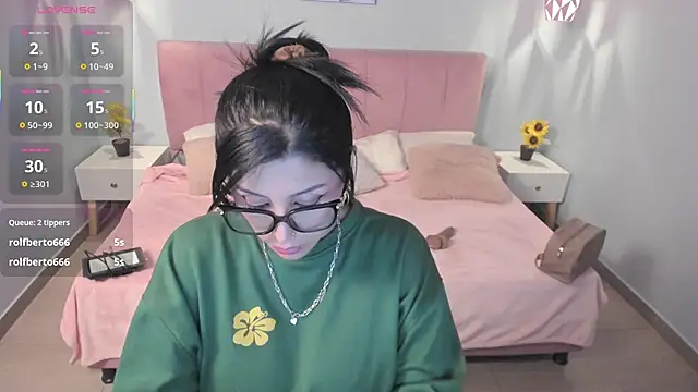 tiffani  love online show from March 22, 2025, 6:03 pm