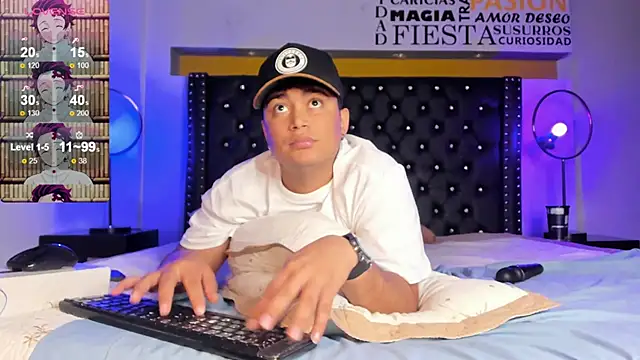 Snapshot of Angel_Brown1_ chatting on December 15, 2024, 11:20 pm Angel Brown1 online show from December 15, 2024, 11:20 pm