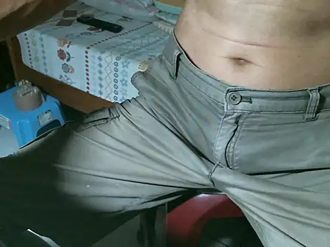 triangle0623 online show from October 1, 2025, 10:21 am