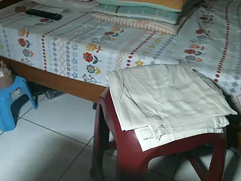 triangle0623 online show from October 9, 2025, 10:24 am