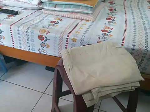 triangle0623 online show from October 12, 2025, 5:17 am