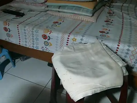 triangle0623 online show from October 20, 2025, 10:49 am