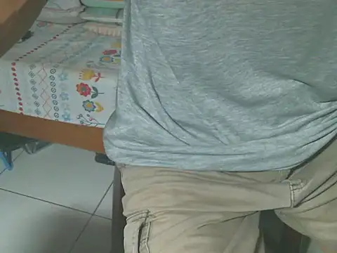 triangle0623 online show from October 27, 2025, 9:24 am