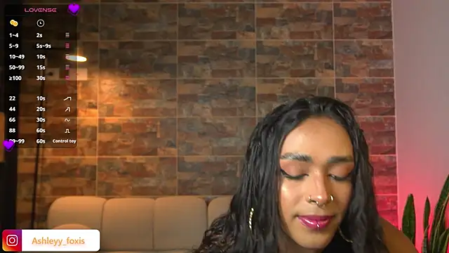 Ashleey Fox online show from December 17, 2025, 2:06 am